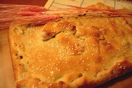 Фото к рецепту: Пирог с куриным филе и солёными грибами