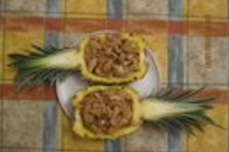 Фото к рецепту: Курица с ананасом