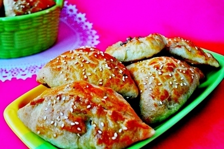 Фото к рецепту: Пирожки со свининой и картофелем
