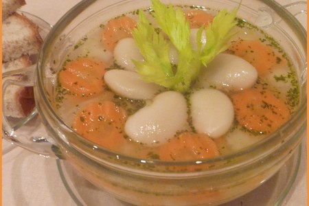 Фото к рецепту: Суп овощной с гигантской фасолью лима от мистраль