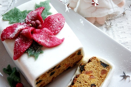 Фото к рецепту: Рождественский кекс с марципаном