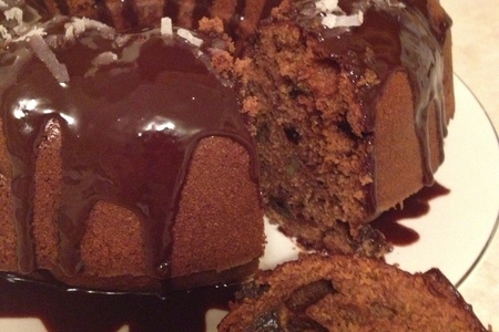 Фото к рецепту: Шоколадный кекс с орехами и изюмом
