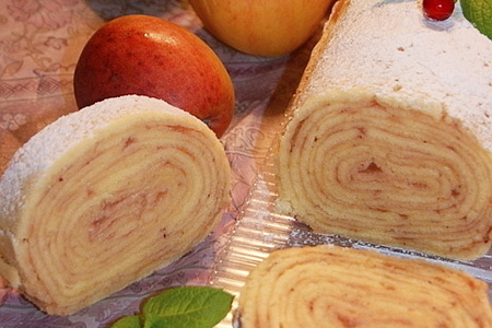 Фото к рецепту: Рулет с яблоками"bolo de rolo"