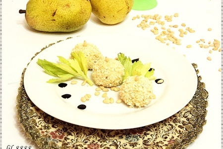 Закусочные шарики из груши, творога и кедровых орешков