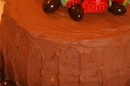 Фото к рецепту: Американский торт (cake with dark chocolate buttercream)
