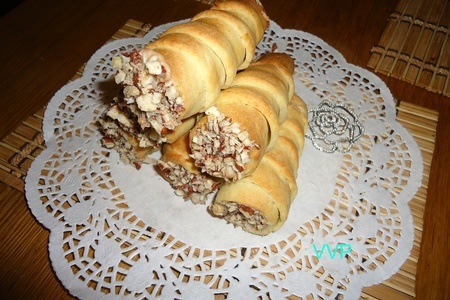 Фото к рецепту: Пирожные трубочки с шоколадным кремом