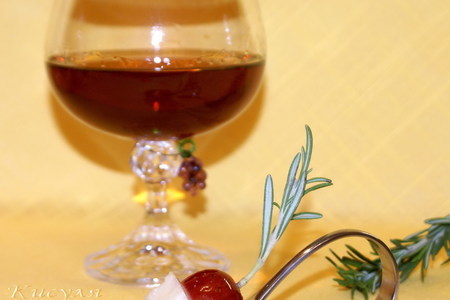 Фото к рецепту: Виноград маринованный с сыром