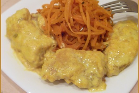 Фото к рецепту: Сом в сливочном карри с тыквенными спагетти