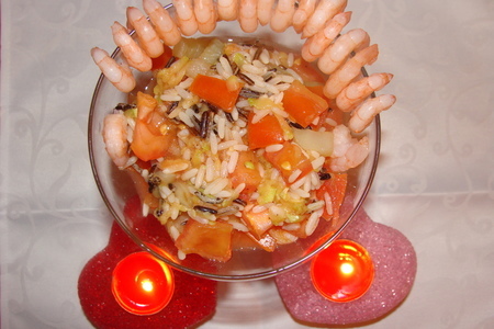 Фото к рецепту: Теплый салат с диким рисом и креветками