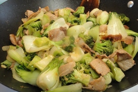 Фото к рецепту: Мясо с броколи и бок-чок