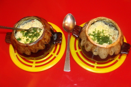 Фото к рецепту: Сливочное рагу с рисом в горшочках