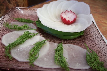 Фото к рецепту: Белая редька по-корейски от аниты цой (фм "звездный").