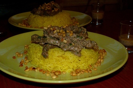 Фото к рецепту: Иорданский плов с мясом и кедровыми орешками