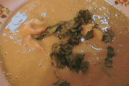Фото к рецепту: Суп-пюре с пореем и креветками