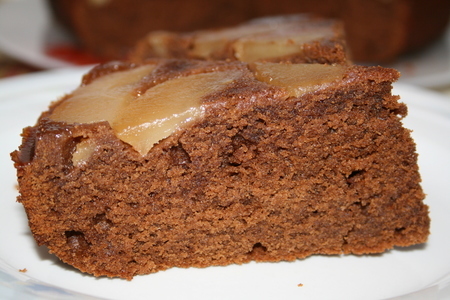 Фото к рецепту: Кофейно-шоколадный пирог с яблоками