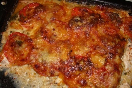 Фото к рецепту: Куриное филе с помидорами и сыром