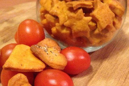 Фото к рецепту: Постное томатное печенье