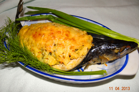 Фото к рецепту: Скумбрия нараспашку - фаршированная рисом со сливками