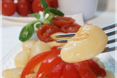 Фото к рецепту: Фасоль с помидорками черри, чесноком, перцем и вдохновением от "мистраль"!