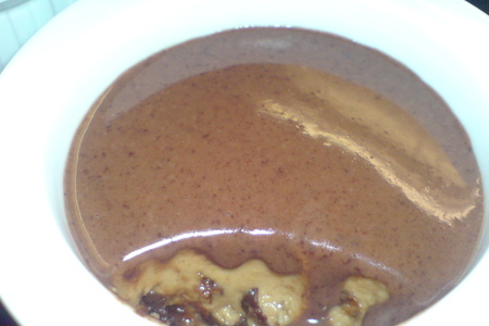 Фото к рецепту: Медовая панна котта с черносливом и шоколадом