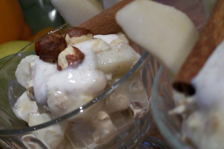 Фото к рецепту: Салат из груш с орехами