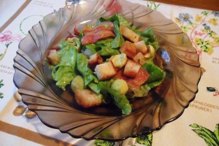 Фото к рецепту: Салат с авокадо и беконом