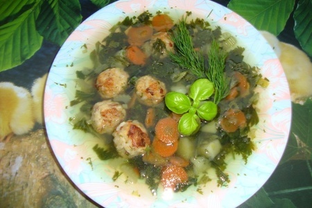 Фото к рецепту: Крапивный суп с овощными фрикадельками