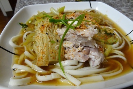 Фото к рецепту: Рыбный суп с лапшой