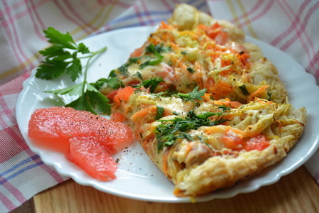 Фото к рецепту: Пицца с курицей и грейпфрутом
