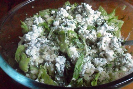 Фото к рецепту: Салат с кускусом и зернёным творогом