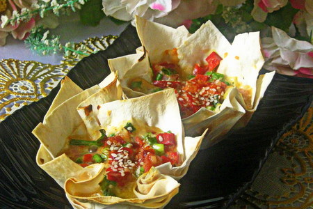 Фото к рецепту: Корзиночки из лаваша с беконом, сыром и сладкой паприкой