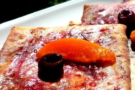 Фото к рецепту: Фруктово-ягодные конвертики из лаваша