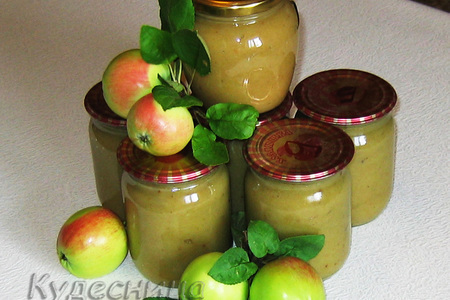 Фото к рецепту: Яблочное пюре-заготовка для будущей выпечки, приготовления десертов