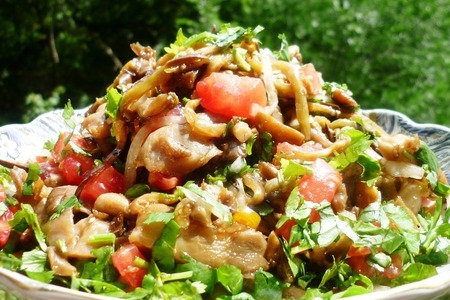 Фото к рецепту: Пикантный салат из баклажан (вкусно,просто и быстро)