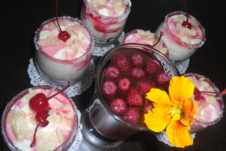 Фото к рецепту: Вишневый сливочный десерт с хрустяшками "южный ветерок" +бонус!
