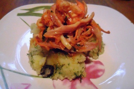 Фото к рецепту: Жареные кальмары с оливковым пюре