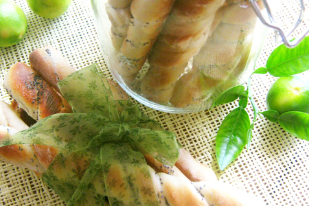 Фото к рецепту: Маково-кунжутные гриссини как маленькое напоминание о солнечной италии