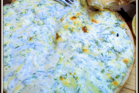 Фото к рецепту: Лепёшка с сыром и зеленью.