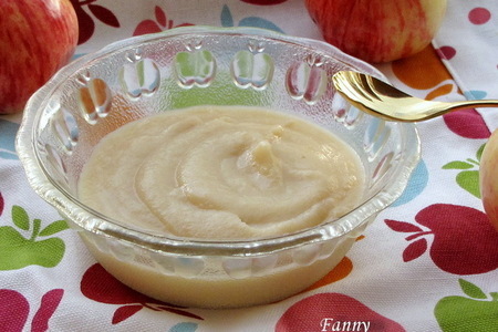 Фото к рецепту: Яблочное пюре со сгущенным молоком (в мультиварке)