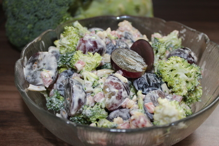 Фото к рецепту: Салат с брокколи