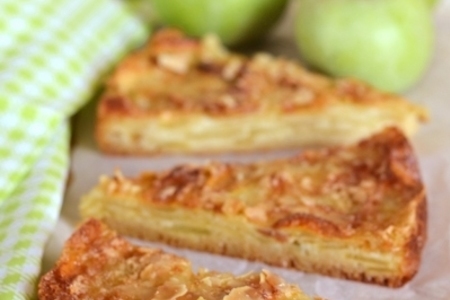 Фото к рецепту: Пирог с яблоками "невидимый"