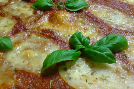 Фото к рецепту: Пицца "маргарита"