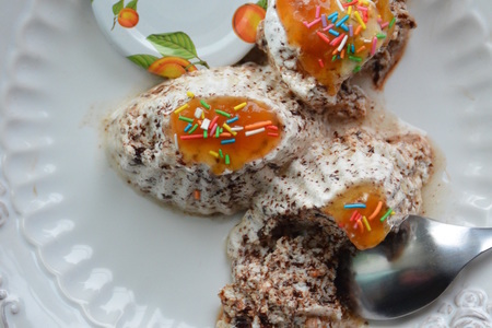 Десерт "плавучие острова" с шоколадной стружкой и абрикосовым  конфитюром d'arbo 