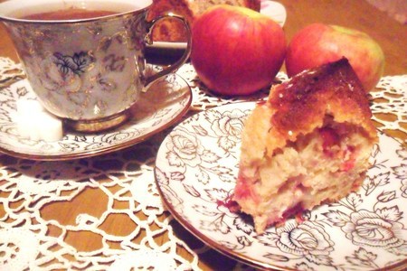 Фото к рецепту: Кекс с яблоками и клюквой "осенние посиделки"