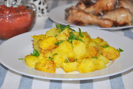 Фото к рецепту: Картофель со специями на гарнир (тест-драйв)