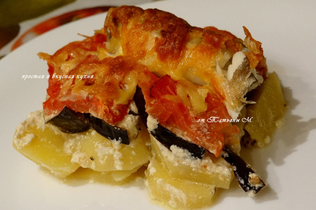 Фото к рецепту: Запеченая рыба на подушке из картофеля и баклажана