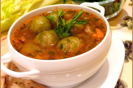 Фото к рецепту: Овощной суп с брюссельской капустой и диким рисом в мультиварке ( тест-драйв )