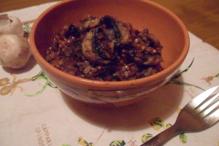 Фото к рецепту: Гречневая каша с овощами и грибам в мультиваркеи 
