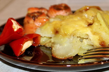 Фото к рецепту: Картофель запеченный с сыром. тест-драйв.
