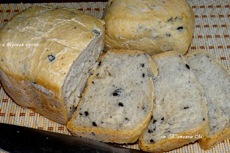 Фото к рецепту: Греческий хлеб с маслинами в хлебопечке